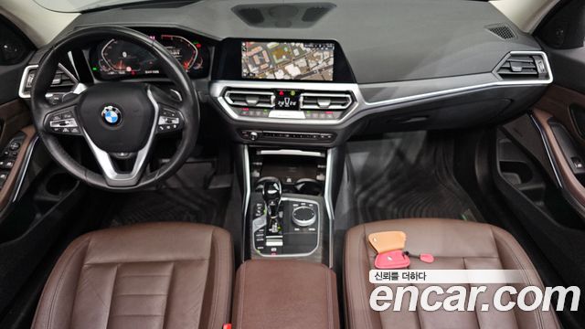 BMW 3-Series 320i Luxury