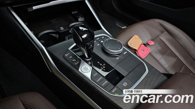 BMW 3-Series 320i Luxury