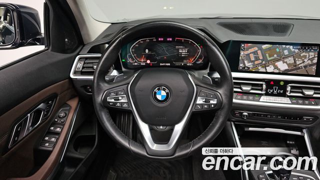 BMW 3-Series 320i Luxury