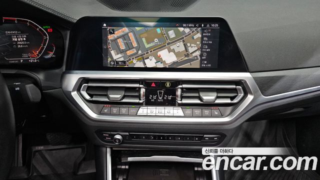BMW 3-Series 320i Luxury