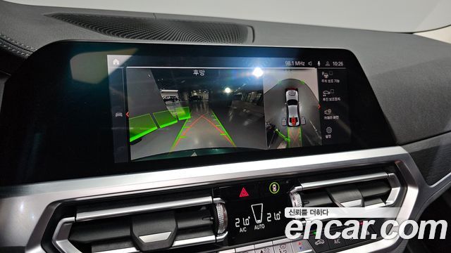 BMW 3-Series 320i Luxury