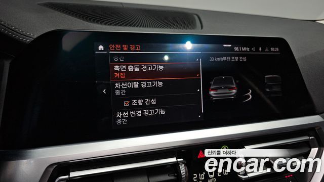 BMW 3-Series 320i Luxury