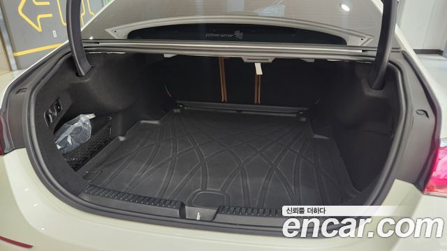 Mercedes-Benz E-Class E200 Avantgarde