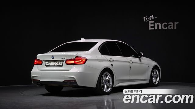 BMW 3-Series 330i M Sport Shadow