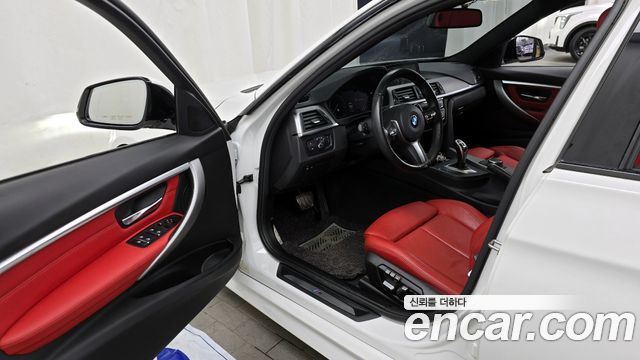 BMW 3-Series 330i M Sport Shadow