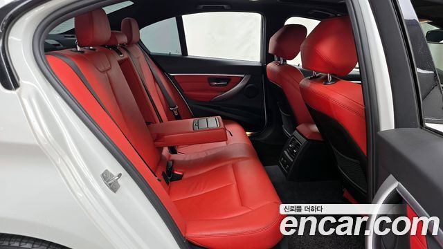 BMW 3-Series 330i M Sport Shadow