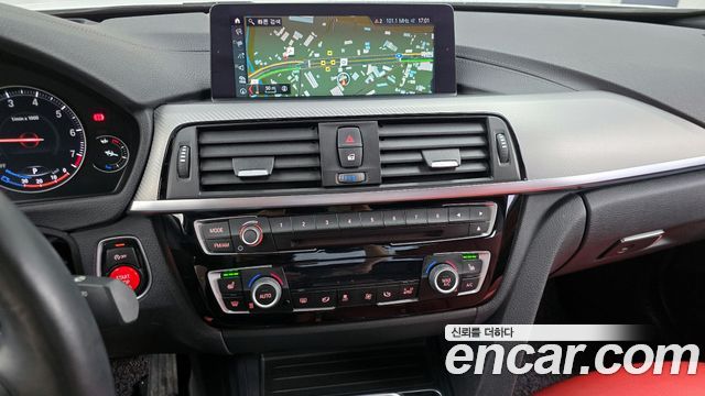 BMW 3-Series 330i M Sport Shadow