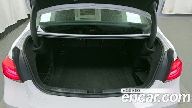 BMW 3-Series 330i M Sport Shadow