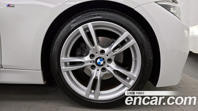 BMW 3-Series 330i M Sport Shadow