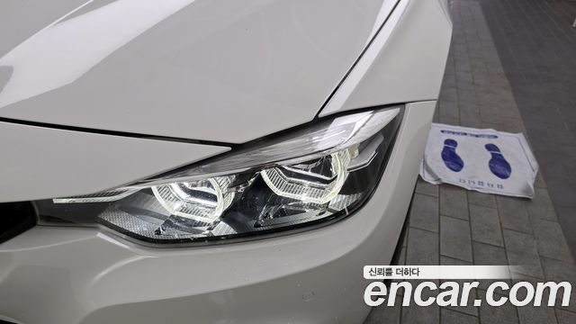 BMW 3-Series 330i M Sport Shadow