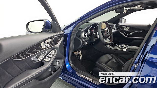 Mercedes-Benz C-Class C200 4MATIC AMG Line