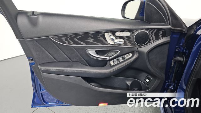 Mercedes-Benz C-Class C200 4MATIC AMG Line