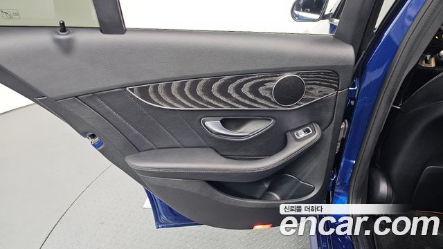 Mercedes-Benz C-Class C200 4MATIC AMG Line