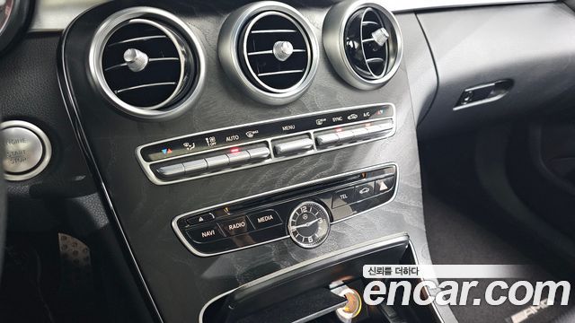 Mercedes-Benz C-Class C200 4MATIC AMG Line