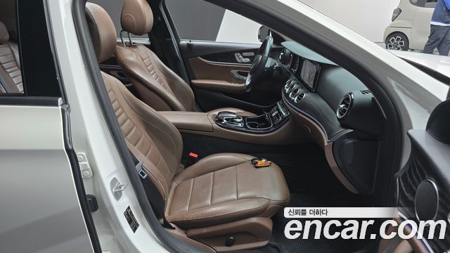 Mercedes-Benz E-Class E300 AV Intelligent Drive