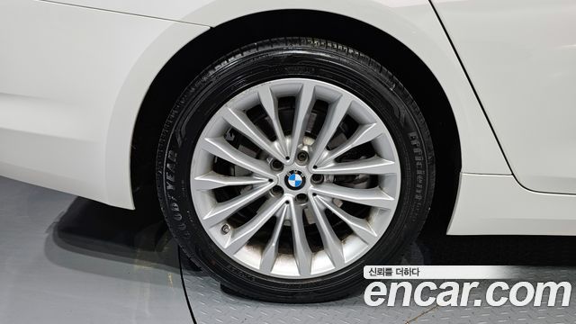 BMW 5-Series 530i xDrive Luxury Plus