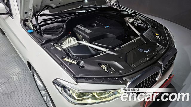 BMW 5-Series 530i xDrive Luxury Plus