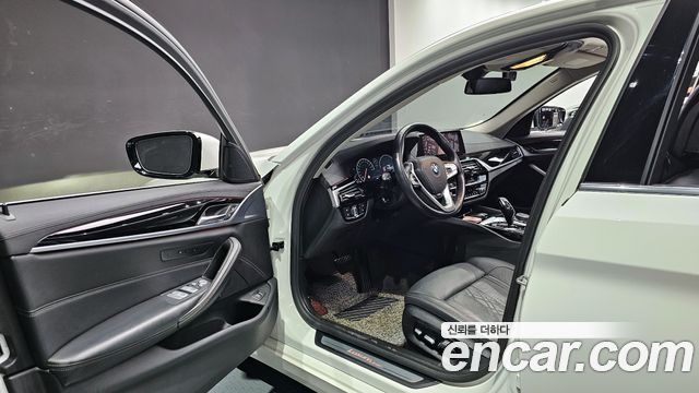 BMW 5-Series 530i xDrive Luxury Plus