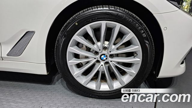 BMW 5-Series 530i xDrive Luxury Plus