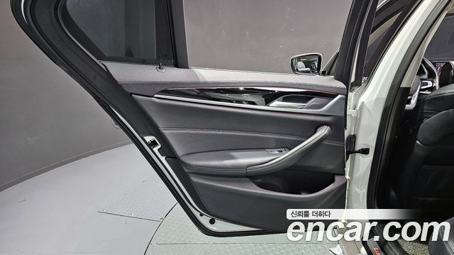 BMW 5-Series 530i xDrive Luxury Plus