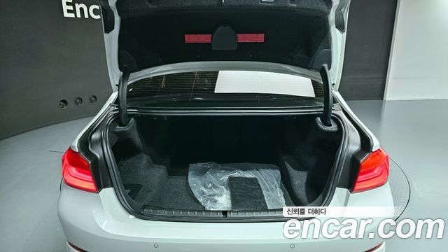 BMW 5-Series 530i xDrive Luxury Plus
