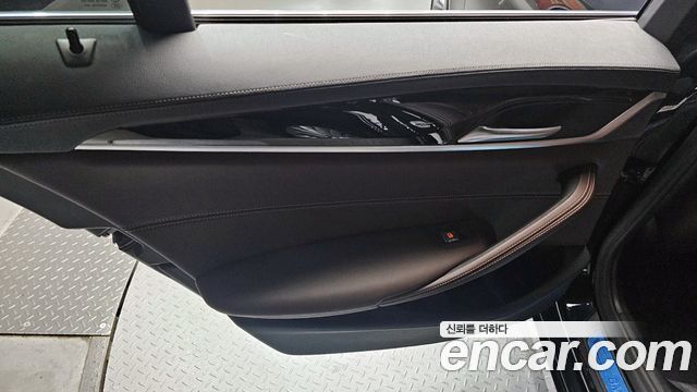 BMW 5-Series 523d Luxury