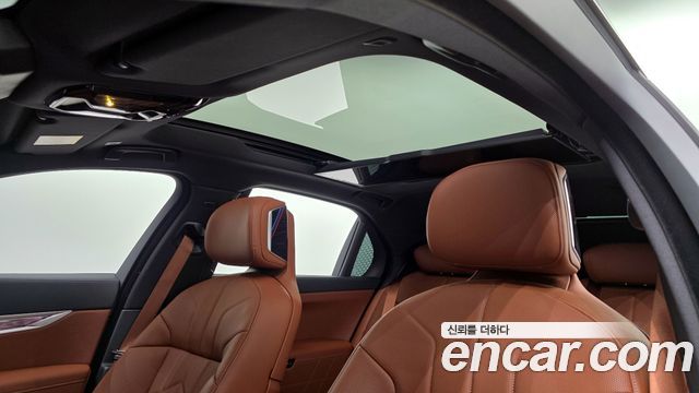 BMW 7-Series 740i xDrive M Sport