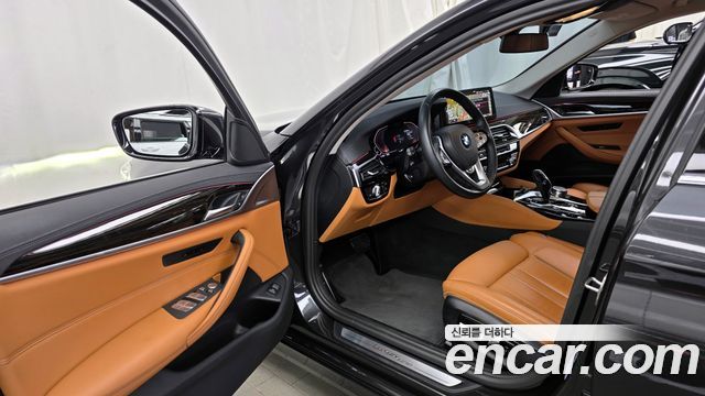 BMW 5-Series 520i Luxury
