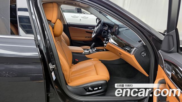BMW 5-Series 520i Luxury