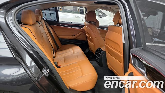 BMW 5-Series 520i Luxury