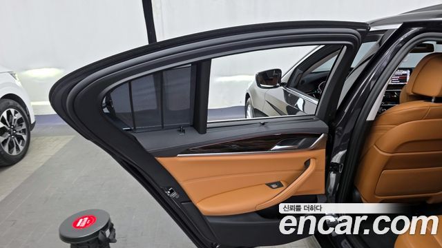 BMW 5-Series 520i Luxury