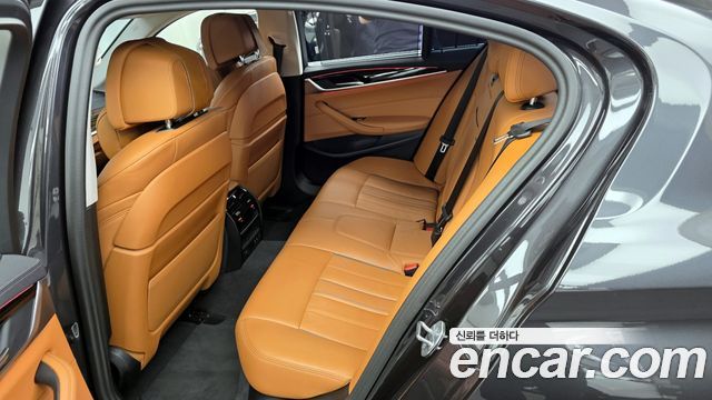 BMW 5-Series 520i Luxury