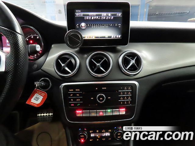 Mercedes-Benz CLA-Class CLA220 AMG Line