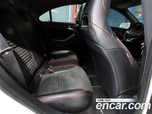 Mercedes-Benz CLA-Class CLA220 AMG Line