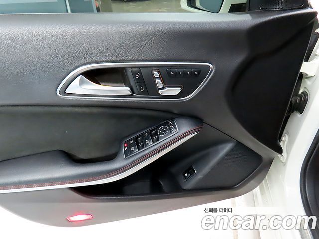 Mercedes-Benz CLA-Class CLA220 AMG Line