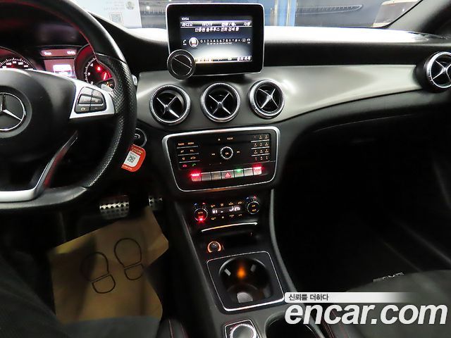 Mercedes-Benz CLA-Class CLA220 AMG Line