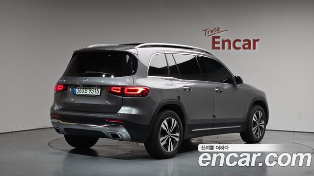 Mercedes-Benz GLB-Class GLB220