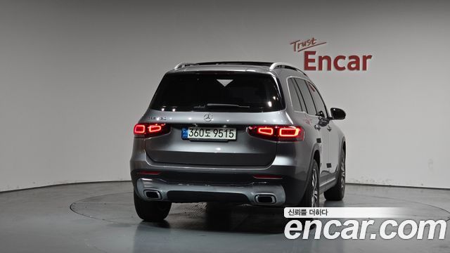 Mercedes-Benz GLB-Class GLB220
