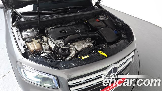 Mercedes-Benz GLB-Class GLB220
