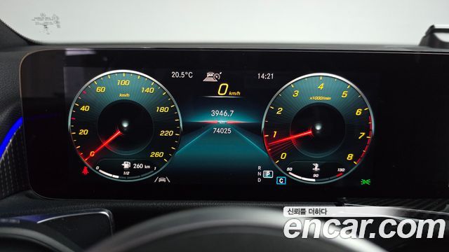 Mercedes-Benz GLB-Class GLB220