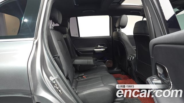 Mercedes-Benz GLB-Class GLB220