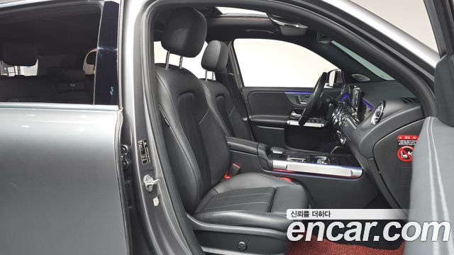 Mercedes-Benz GLB-Class GLB220