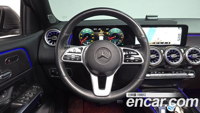 Mercedes-Benz GLB-Class GLB220