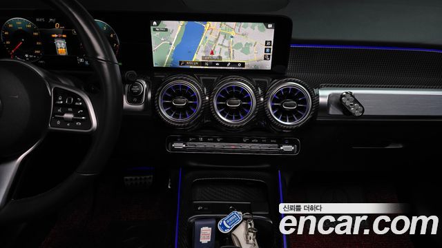 Mercedes-Benz GLB-Class GLB220