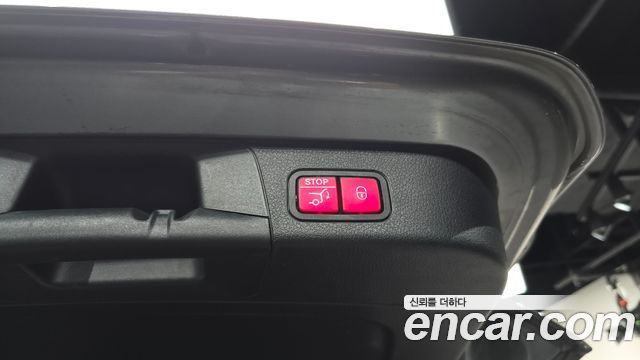 Mercedes-Benz GLB-Class GLB220