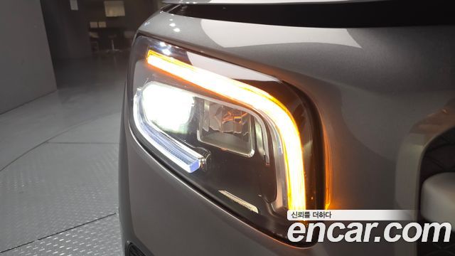 Mercedes-Benz GLB-Class GLB220