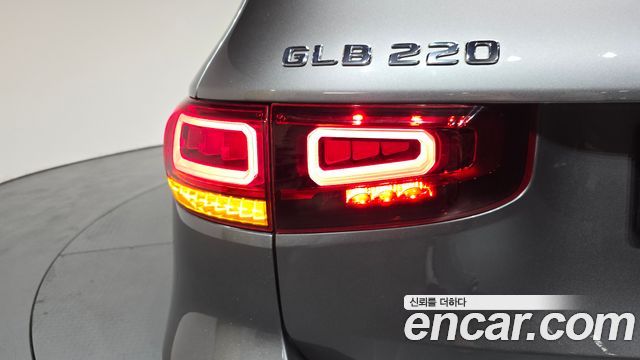 Mercedes-Benz GLB-Class GLB220