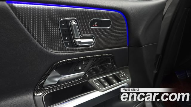 Mercedes-Benz GLB-Class GLB220