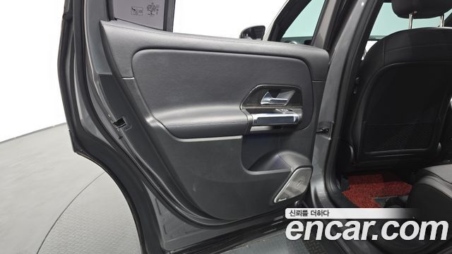 Mercedes-Benz GLB-Class GLB220