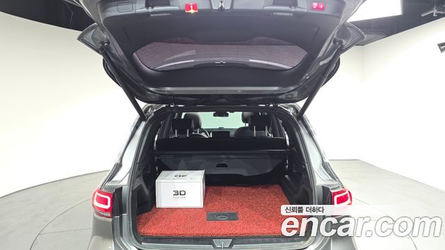 Mercedes-Benz GLB-Class GLB220